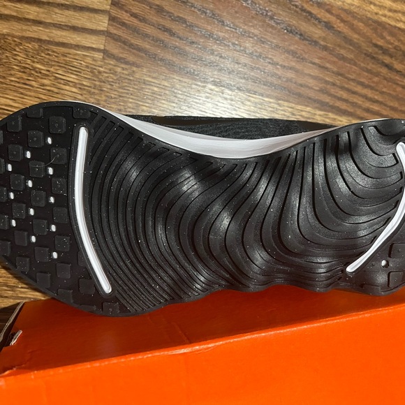 Nike Black Running Sneakers motiva size 9 - Picture 5 of 6